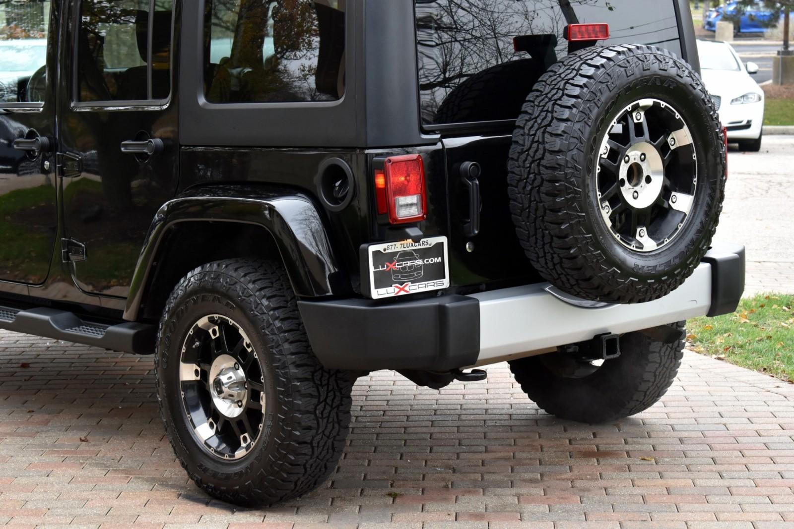 2012 Jeep Wrangler Unlimited Sahara photo 10