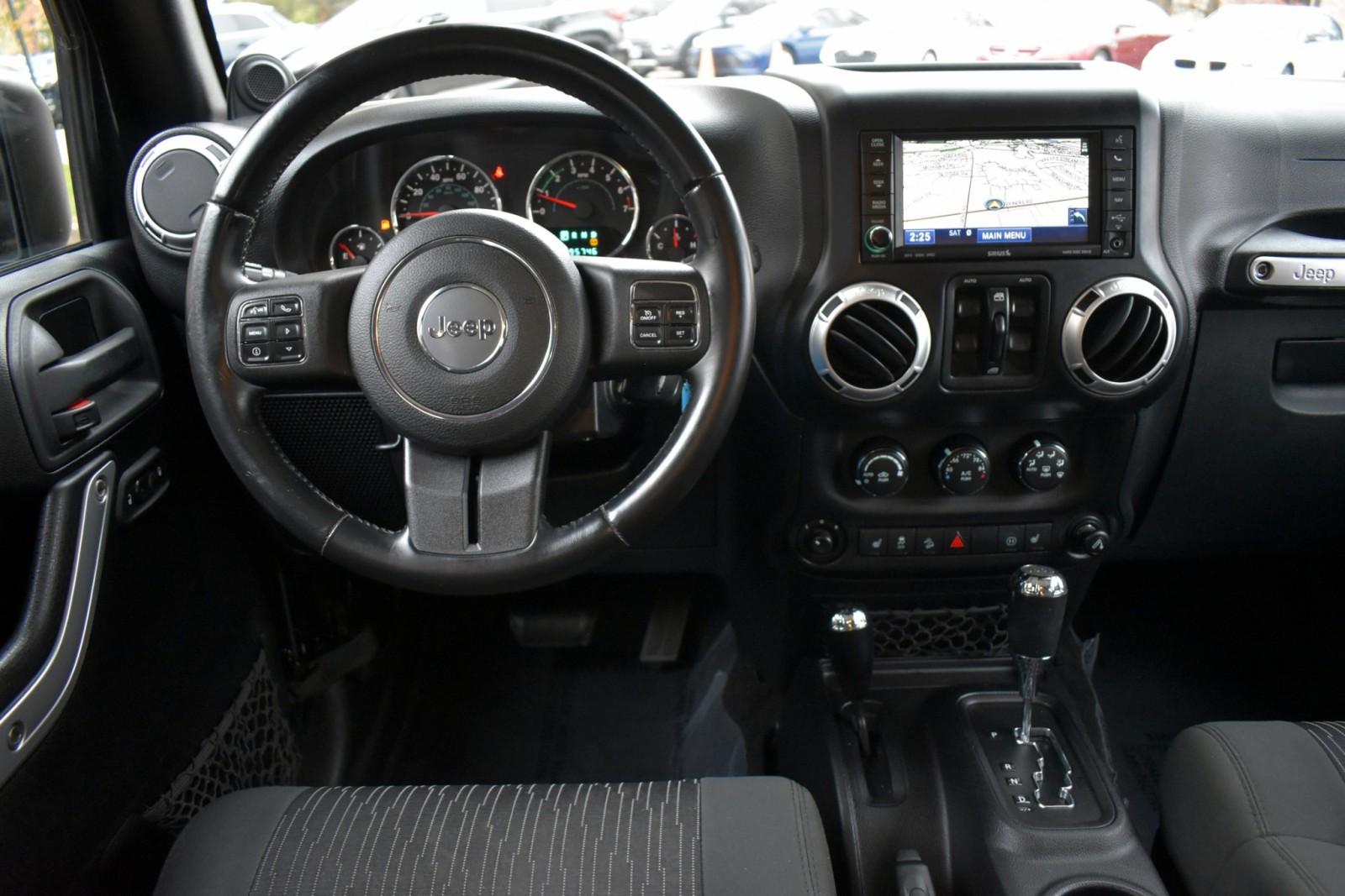 2012 Jeep Wrangler Unlimited Sahara photo 15