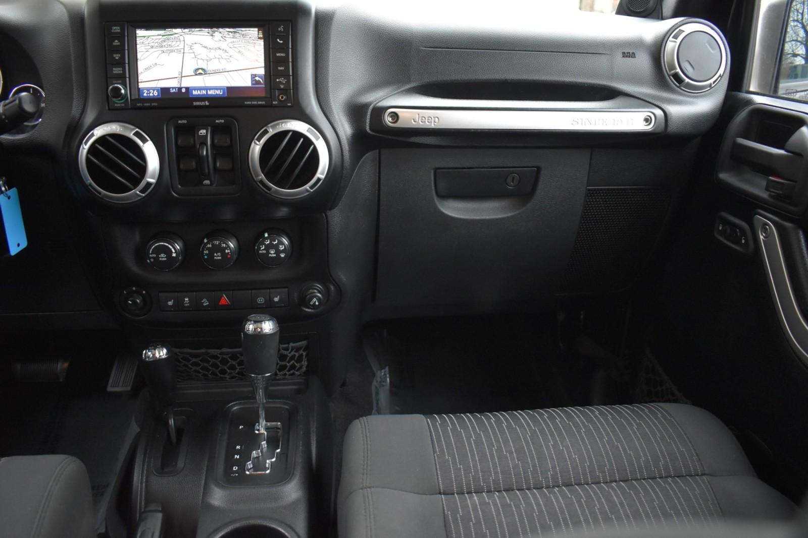 2012 Jeep Wrangler Unlimited Sahara photo 16
