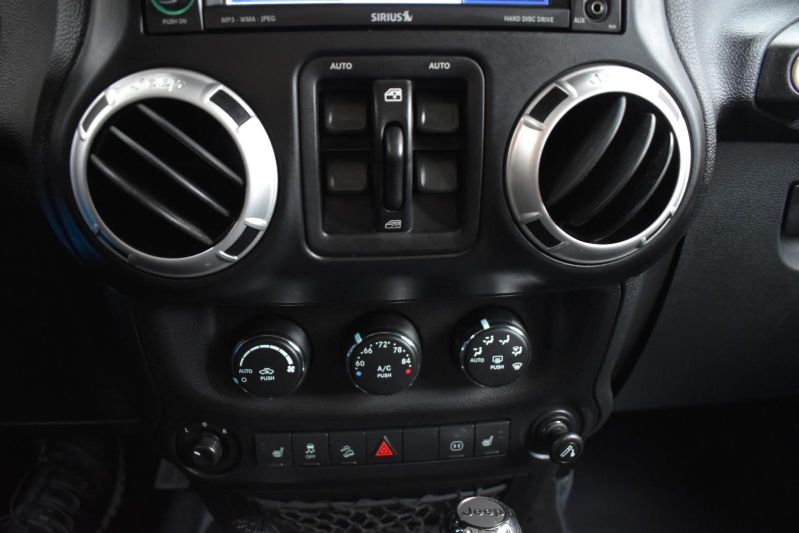 2012 Jeep Wrangler Unlimited Sahara photo 23