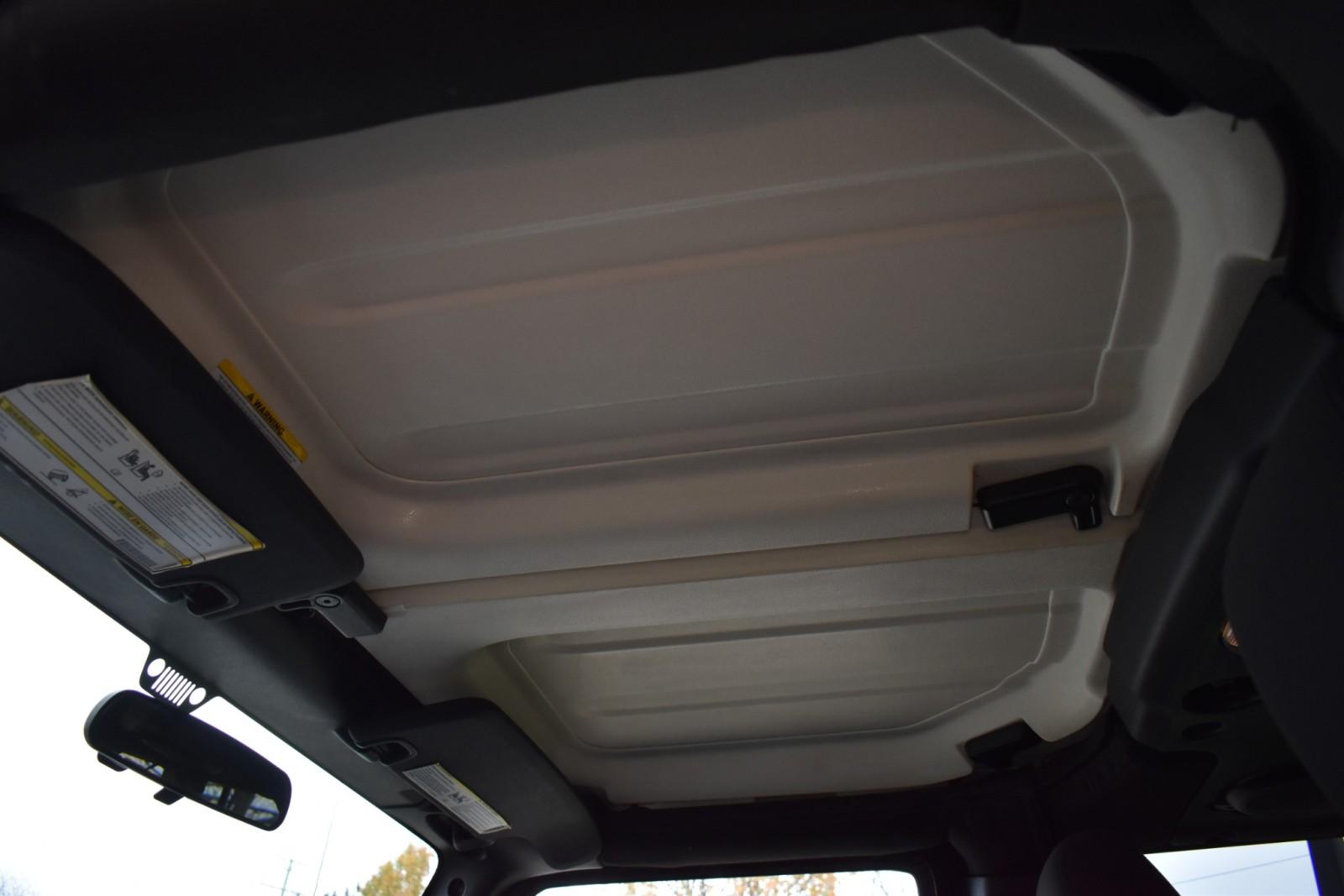 2012 Jeep Wrangler Unlimited Sahara photo 24