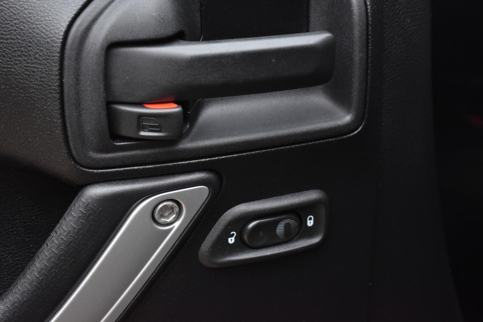 2012 Jeep Wrangler Unlimited Sahara photo 25