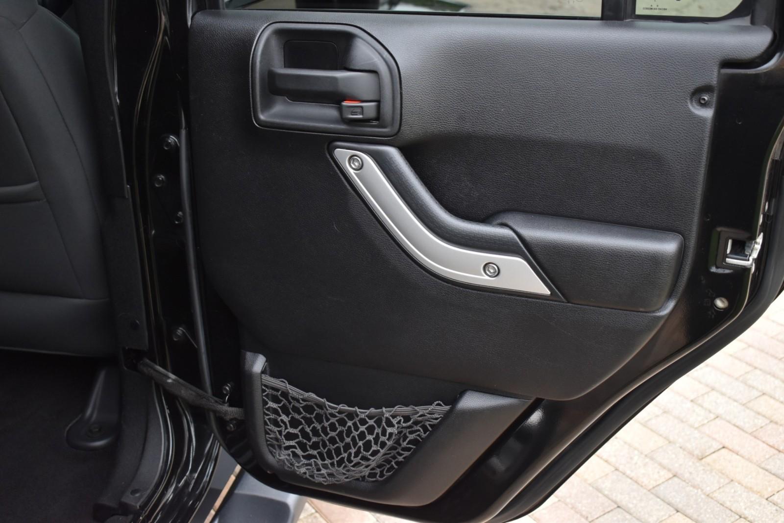 2012 Jeep Wrangler Unlimited Sahara photo 30