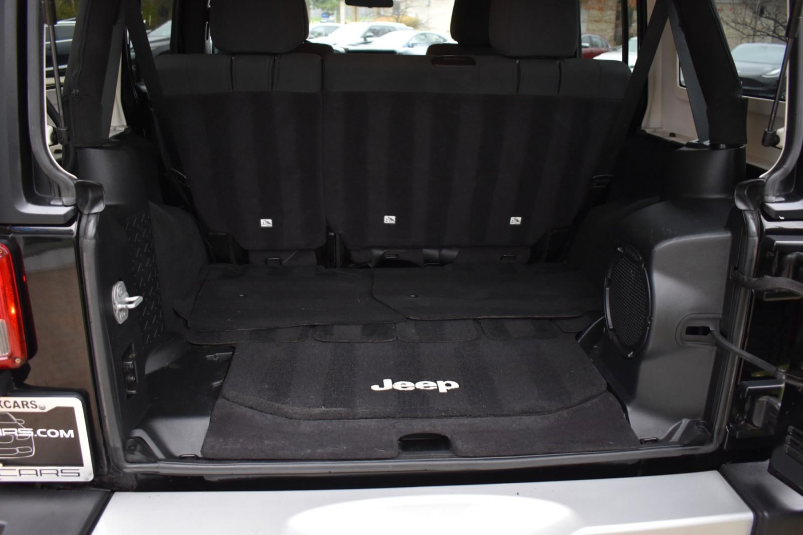 2012 Jeep Wrangler Unlimited Sahara photo 34