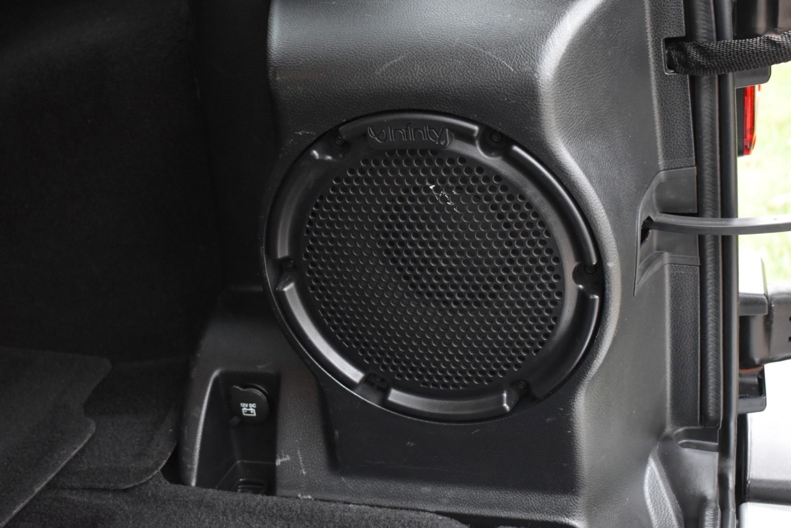 2012 Jeep Wrangler Unlimited Sahara photo 35