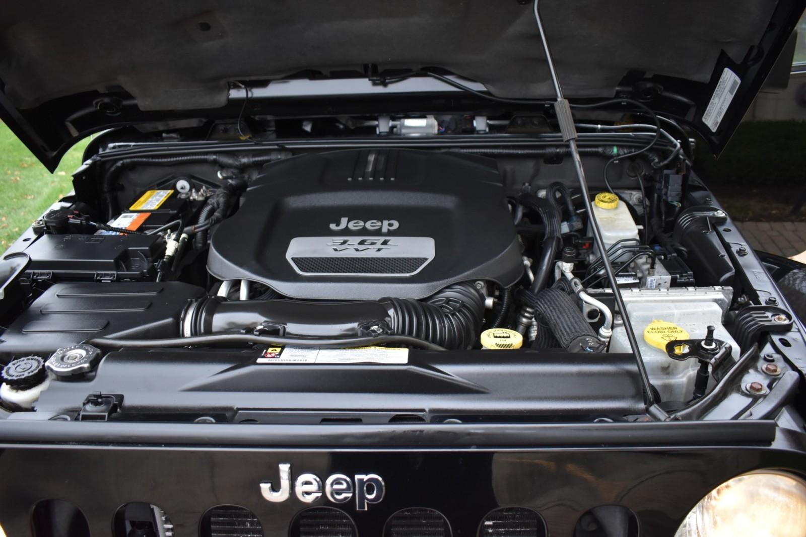 2012 Jeep Wrangler Unlimited Sahara photo 37