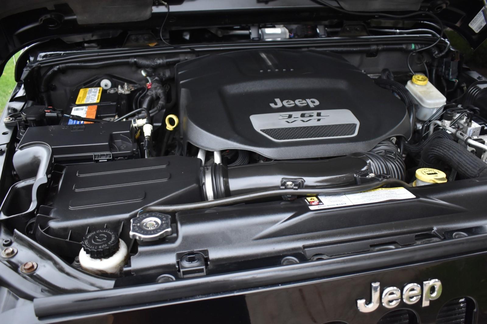 2012 Jeep Wrangler Unlimited Sahara photo 38