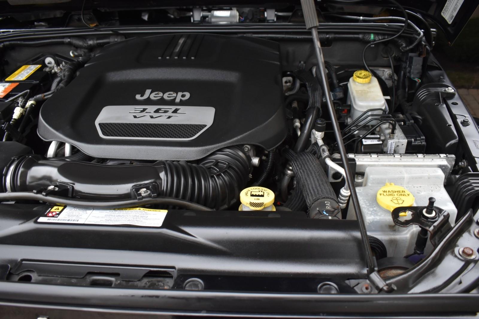 2012 Jeep Wrangler Unlimited Sahara photo 39