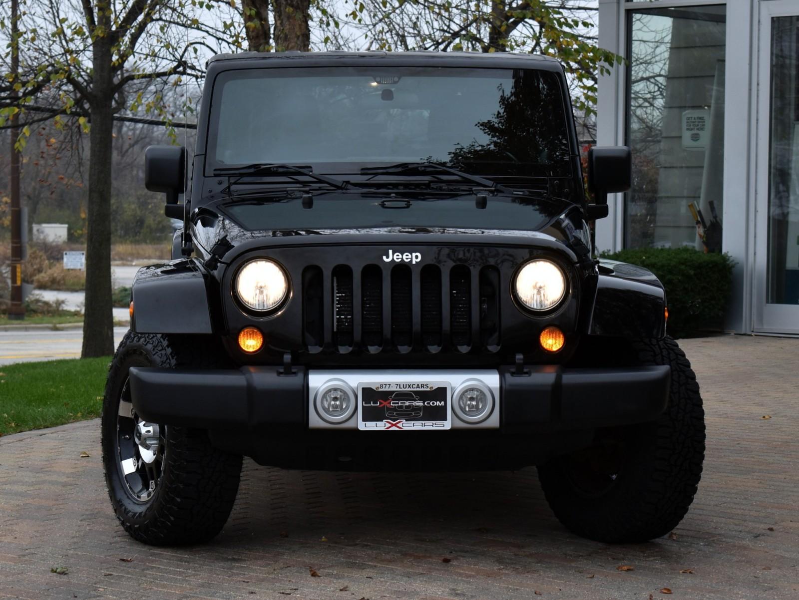 2012 Jeep Wrangler Unlimited Sahara photo 7