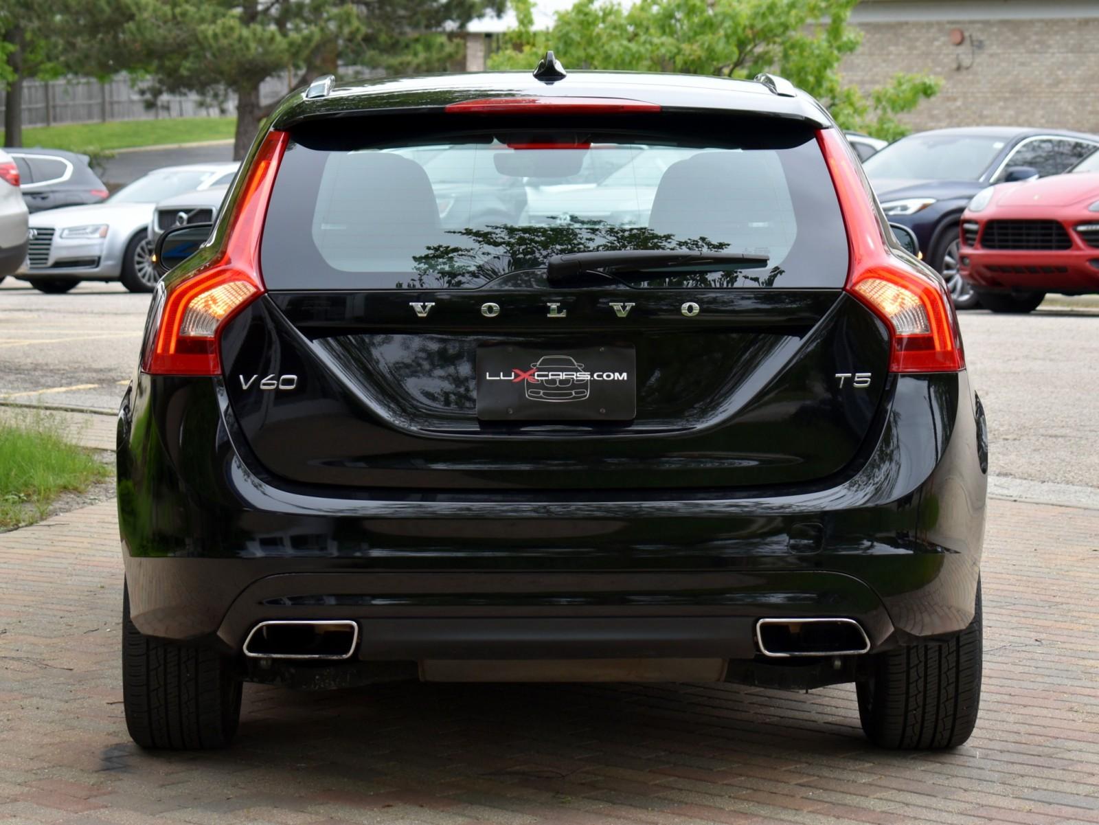 2016 Volvo V60 T5 Drive-E Premier photo 11