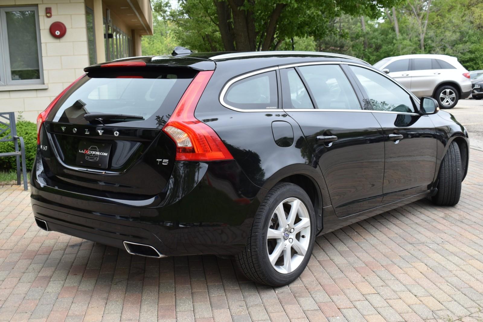 2016 Volvo V60 T5 Drive-E Premier photo 12