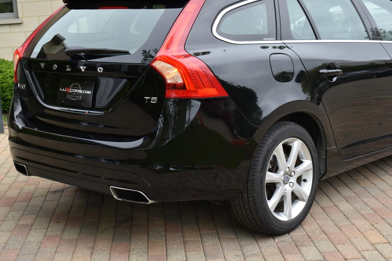 2016 Volvo V60 T5 Drive-E Premier photo 13