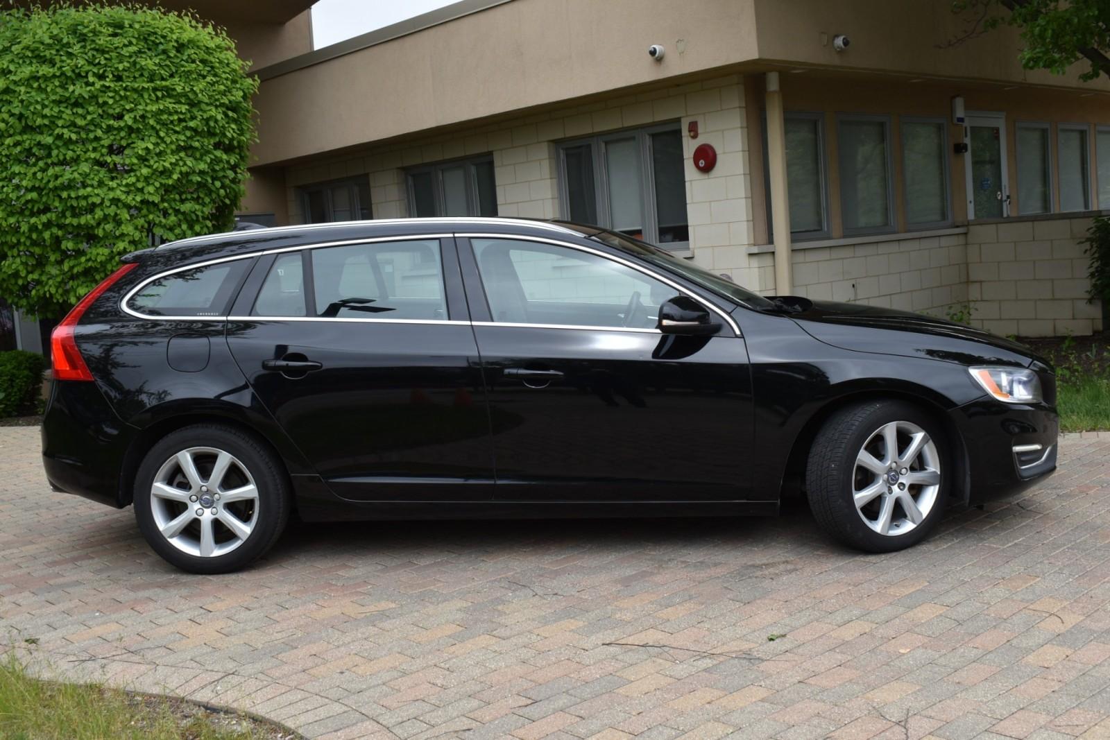 2016 Volvo V60 T5 Drive-E Premier photo 14