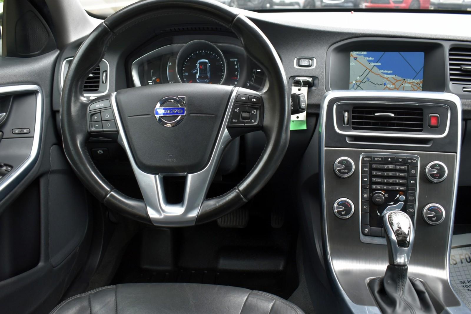 2016 Volvo V60 T5 Drive-E Premier photo 15