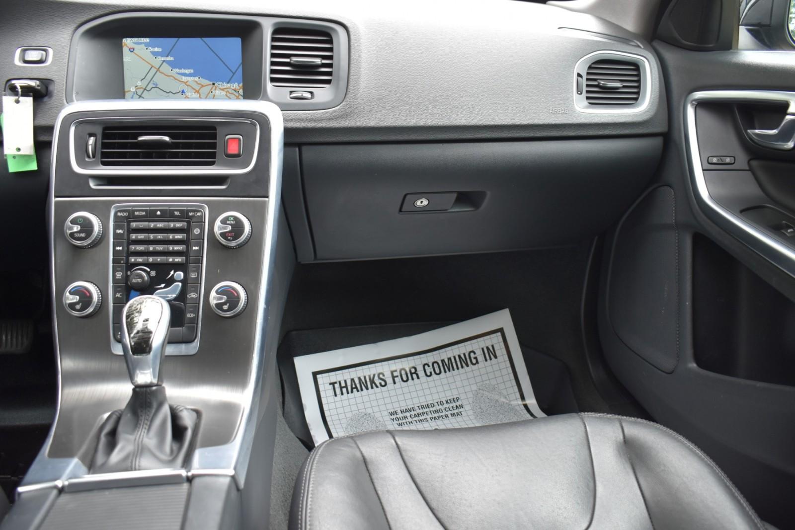 2016 Volvo V60 T5 Drive-E Premier photo 16
