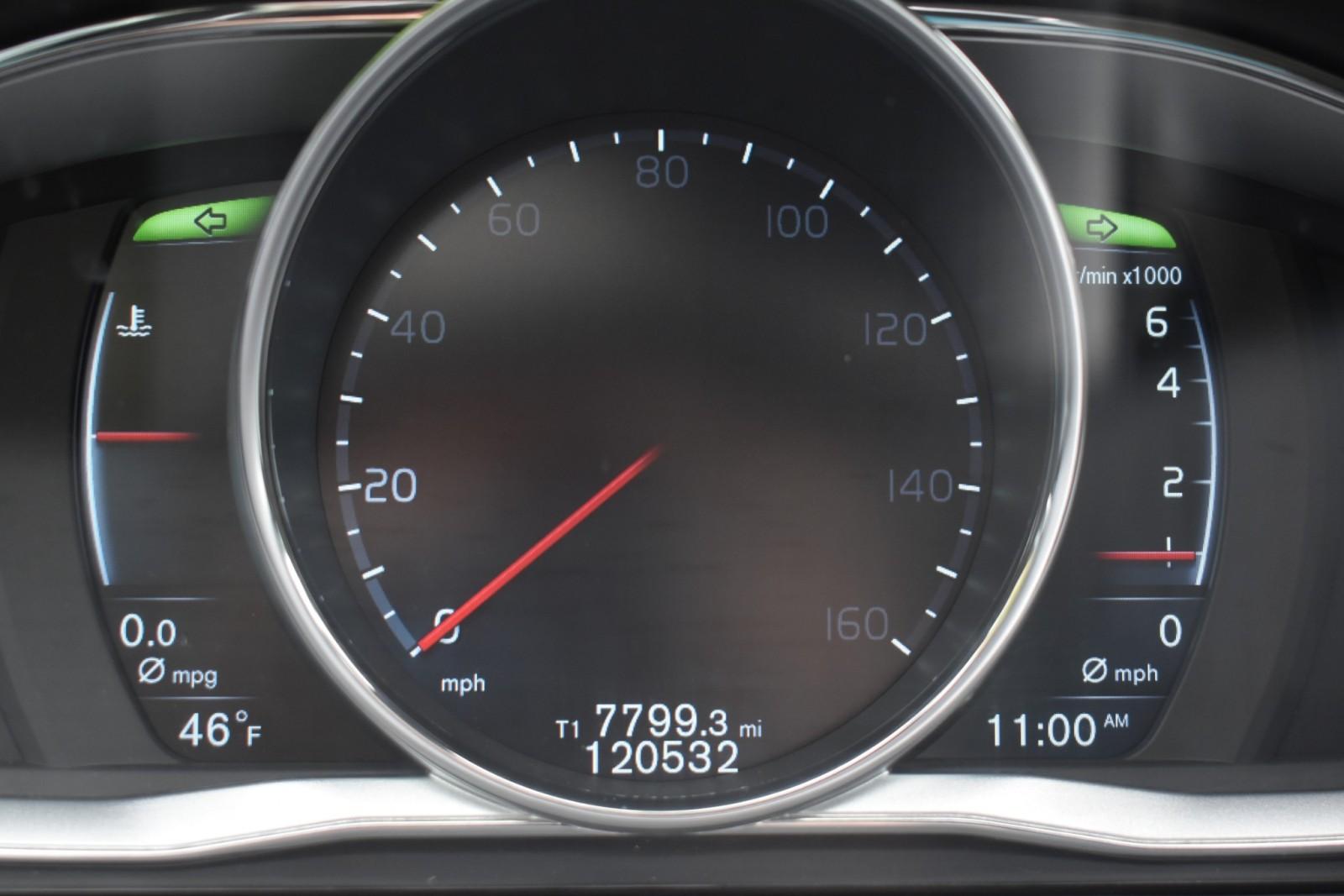 2016 Volvo V60 T5 Drive-E Premier photo 18