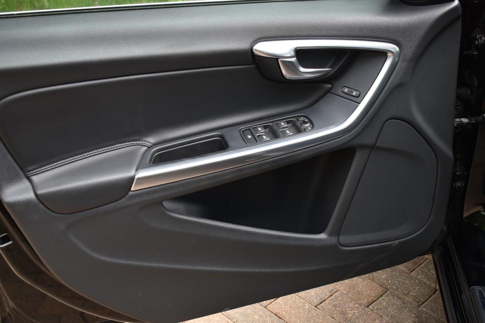 2016 Volvo V60 T5 Drive-E Premier photo 27