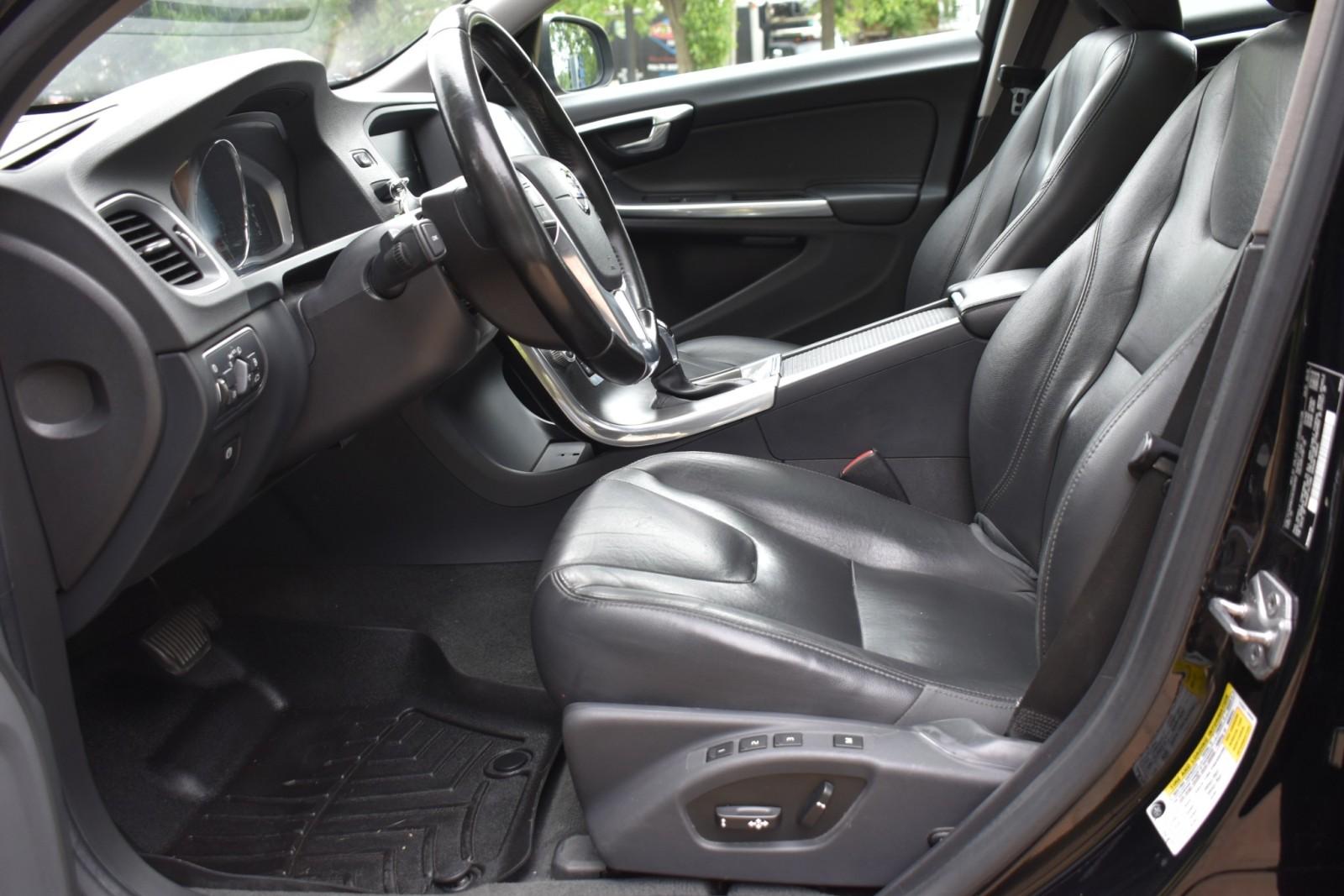 2016 Volvo V60 T5 Drive-E Premier photo 29