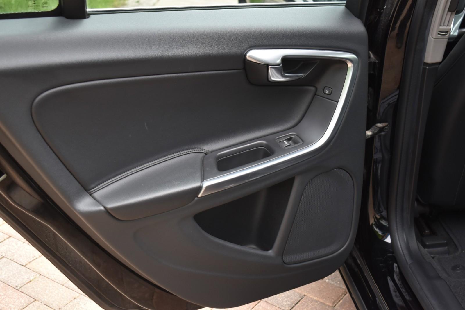 2016 Volvo V60 T5 Drive-E Premier photo 32