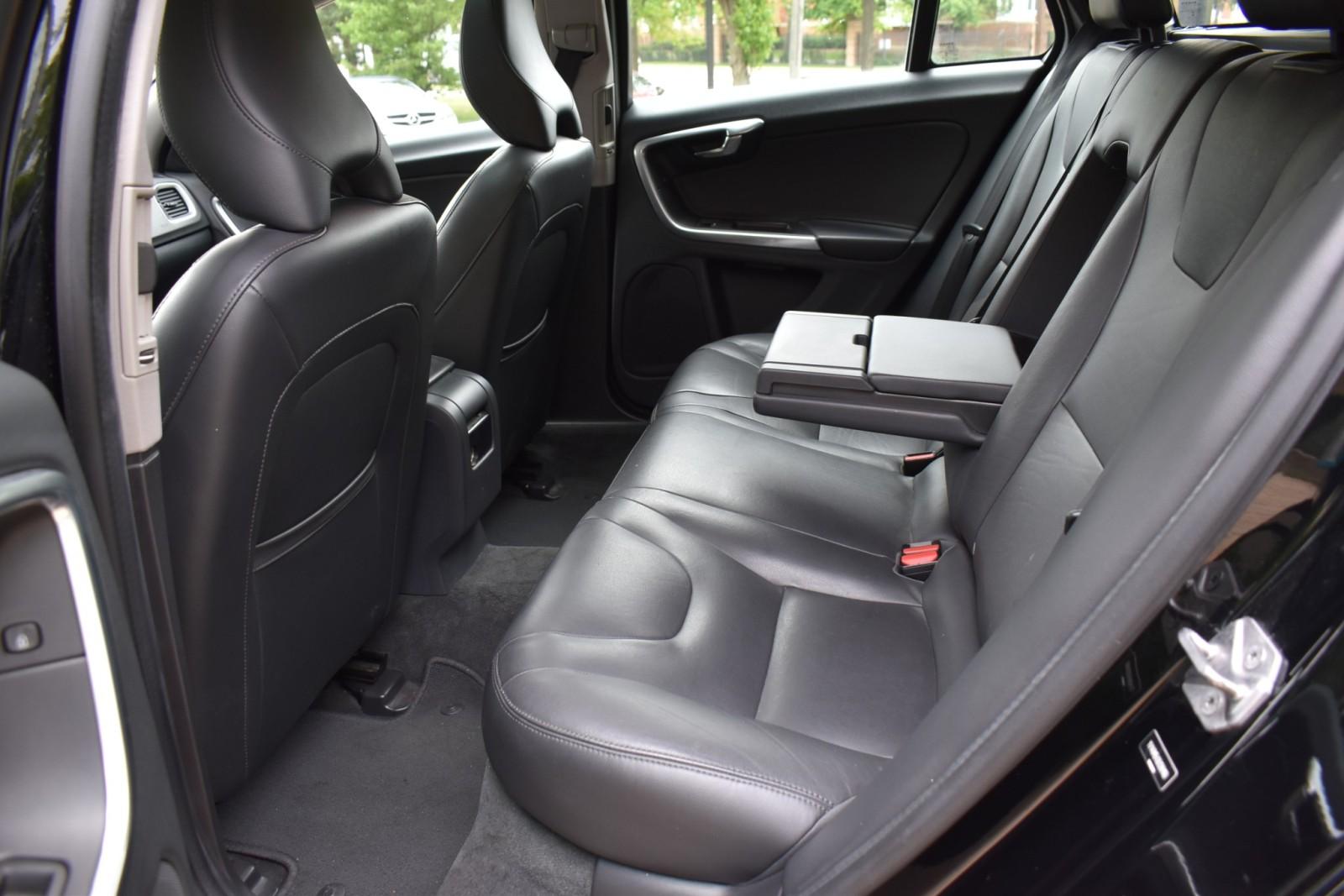 2016 Volvo V60 T5 Drive-E Premier photo 35