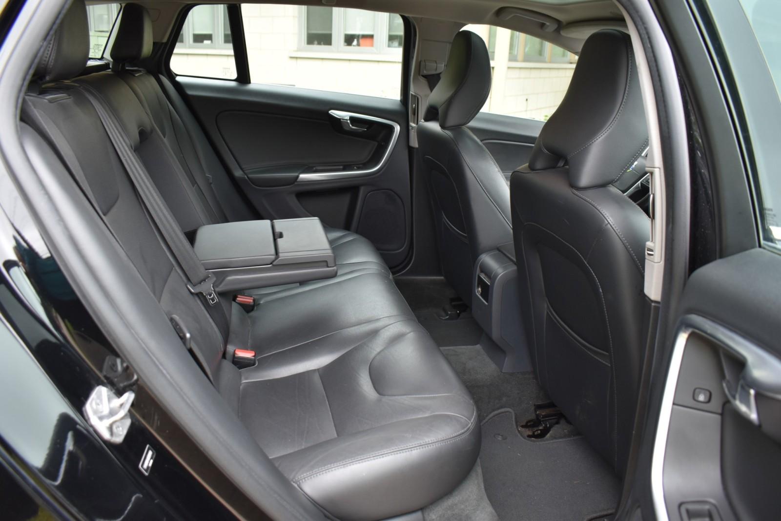 2016 Volvo V60 T5 Drive-E Premier photo 39