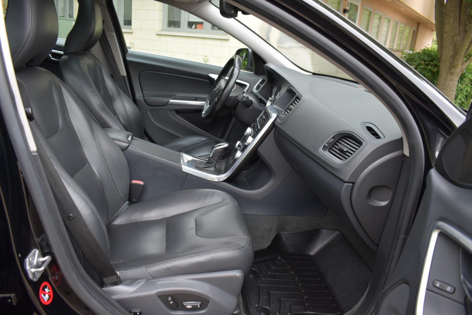2016 Volvo V60 T5 Drive-E Premier photo 43