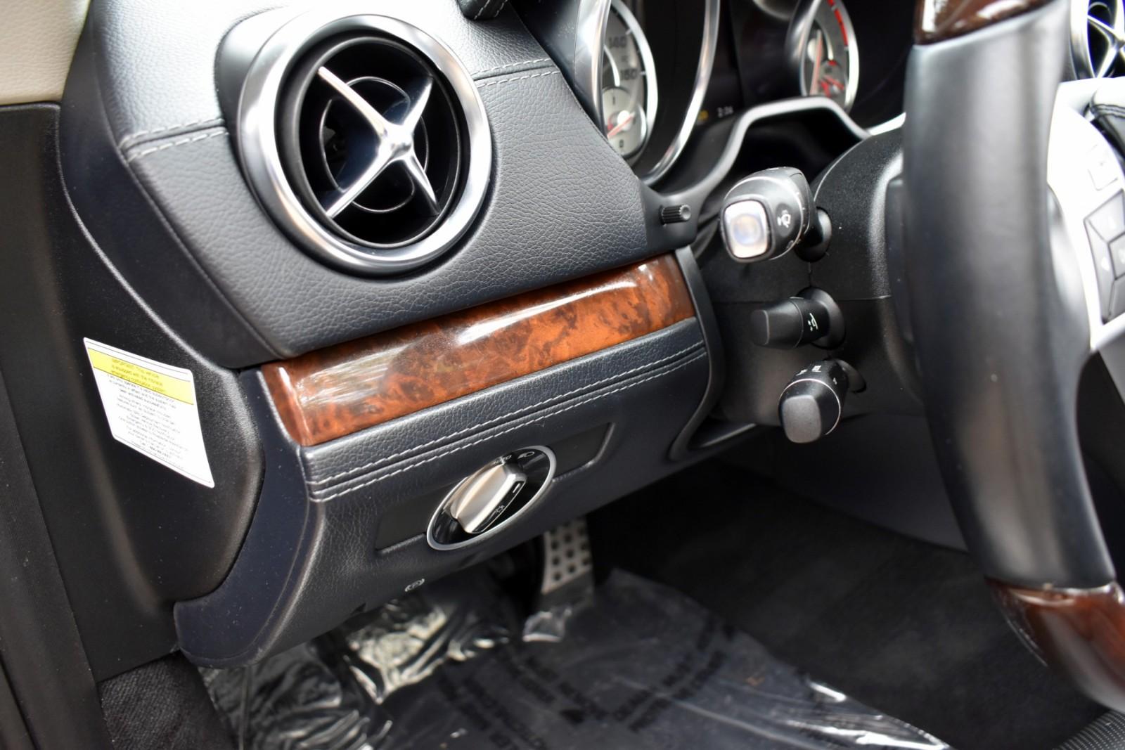 2014 Mercedes Benz SL 550 photo 32