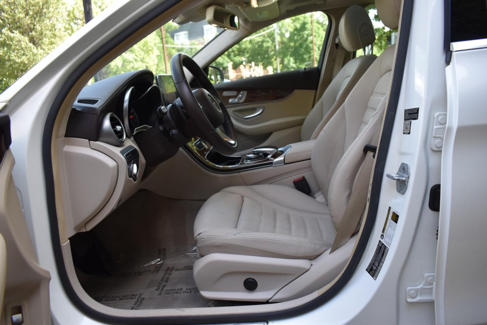 2015 Mercedes Benz C 300 photo 24