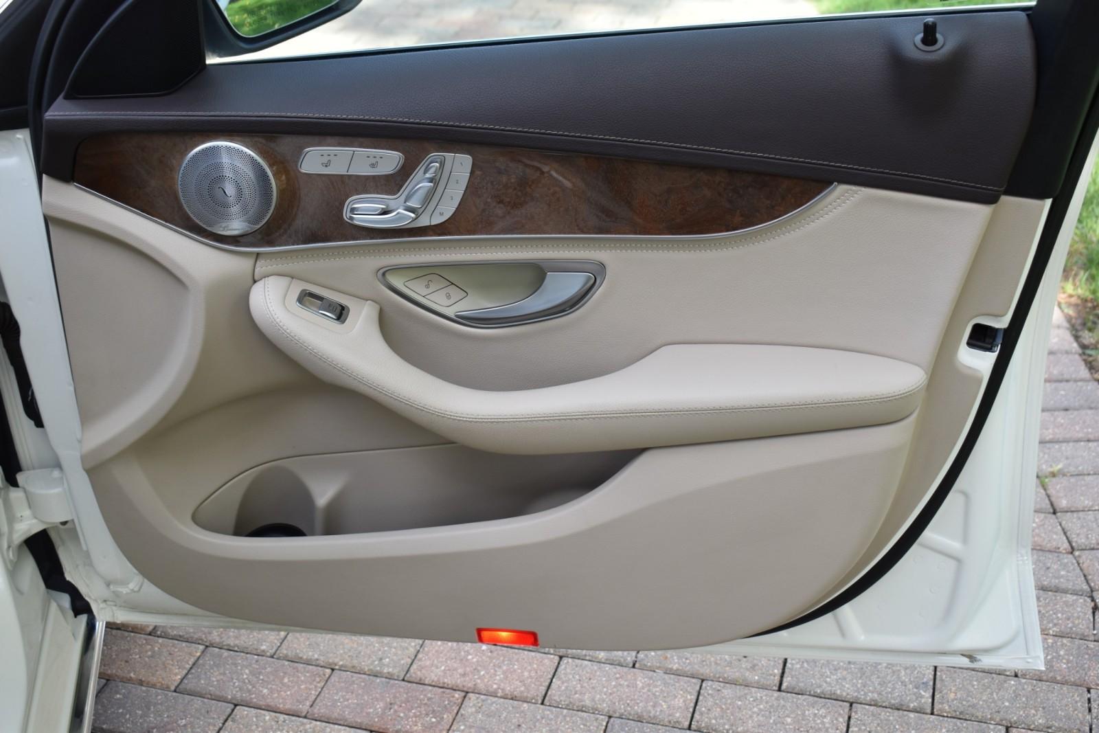 2015 Mercedes Benz C 300 photo 32
