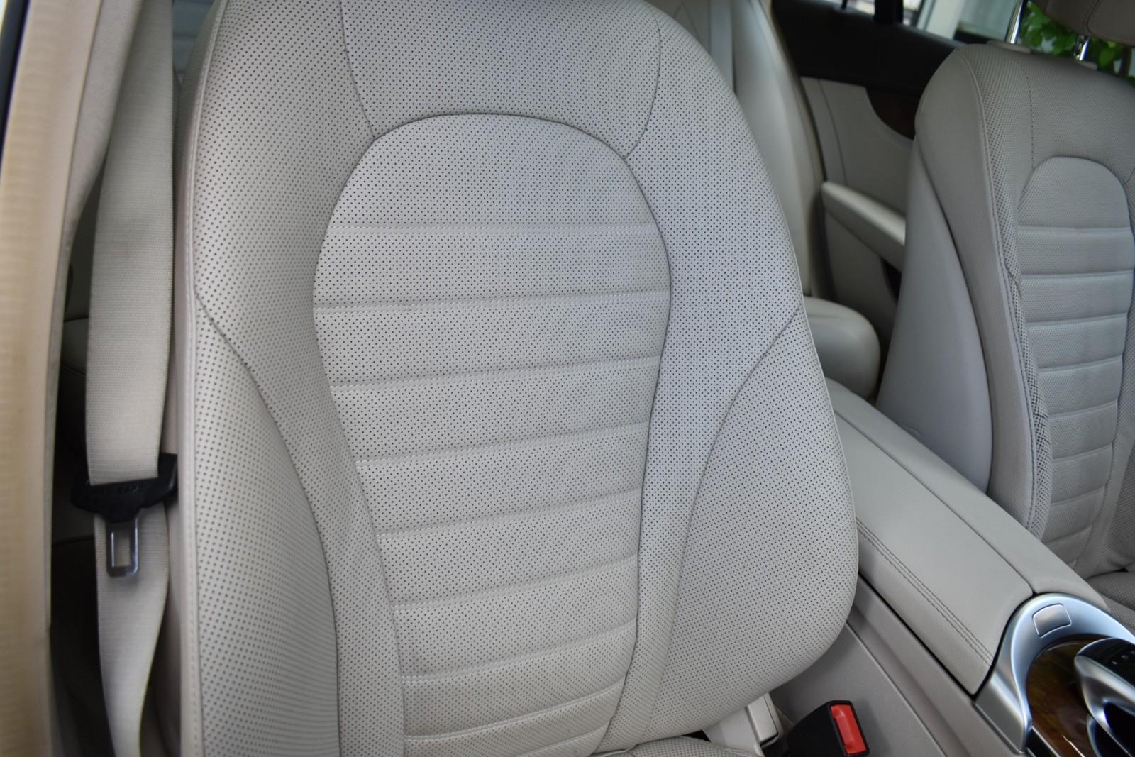 2015 Mercedes Benz C 300 photo 34