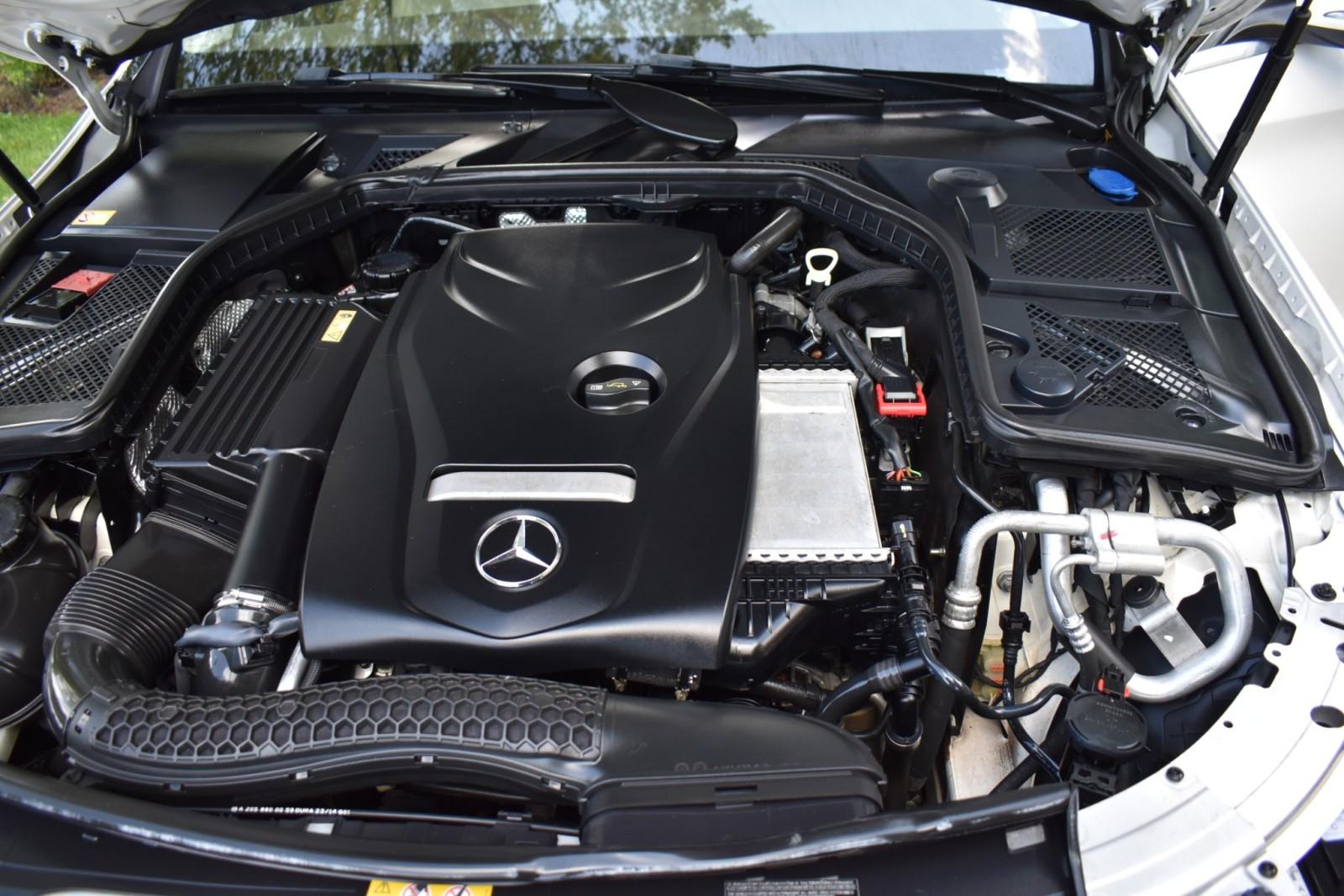 2015 Mercedes Benz C 300 photo 38