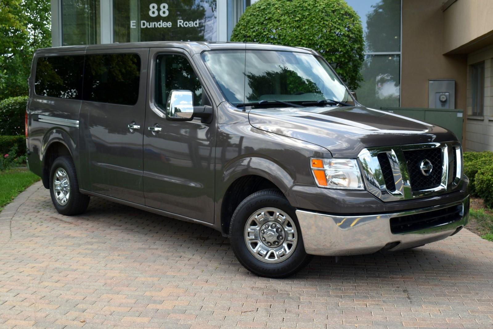 2016 Nissan NV3500 photo 2