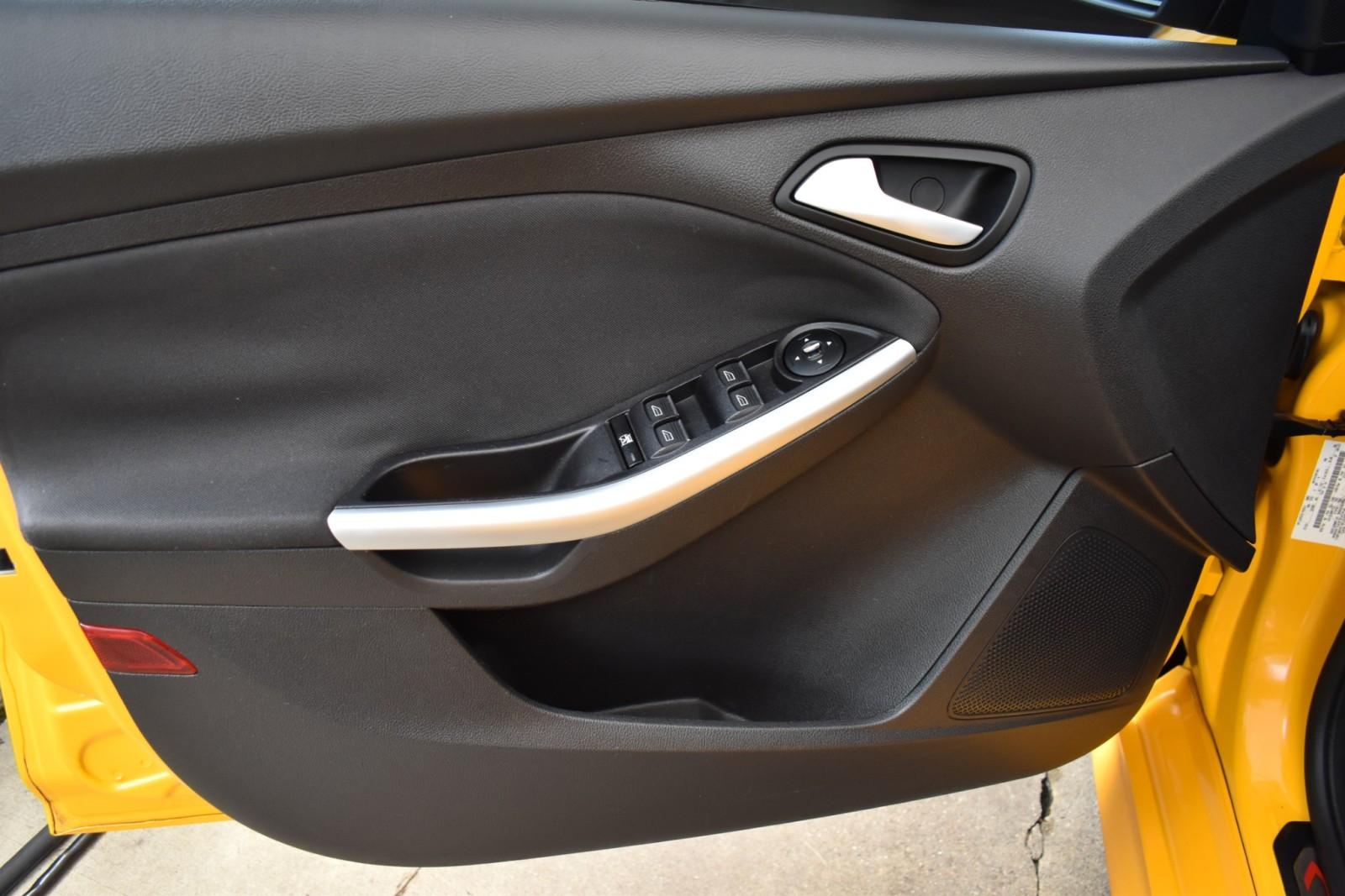 2013 Ford Focus ST photo 29