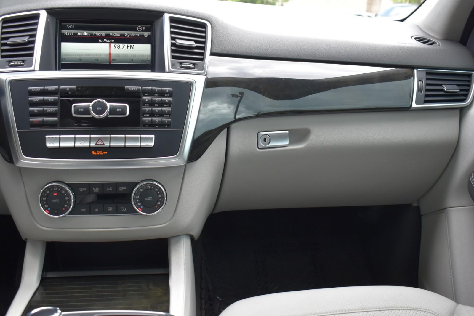 2015 Mercedes Benz ML 350 photo 16