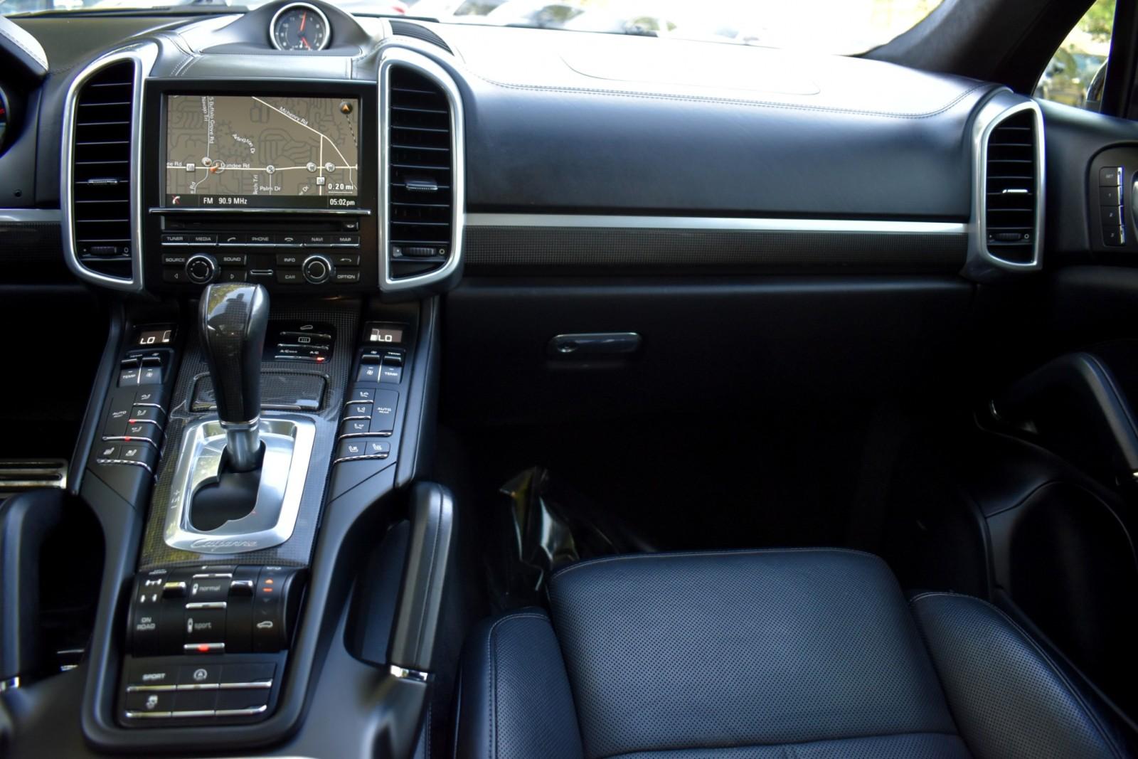 2014 Porsche Cayenne Turbo photo 13