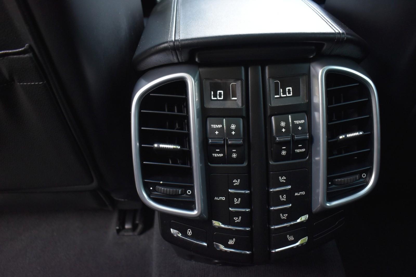 2014 Porsche Cayenne Turbo photo 14