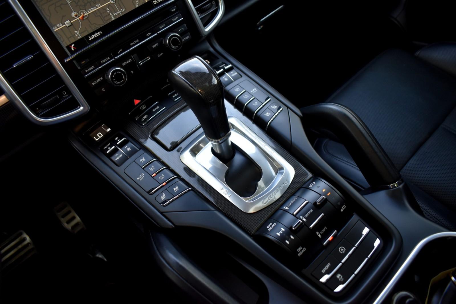 2014 Porsche Cayenne Turbo photo 21