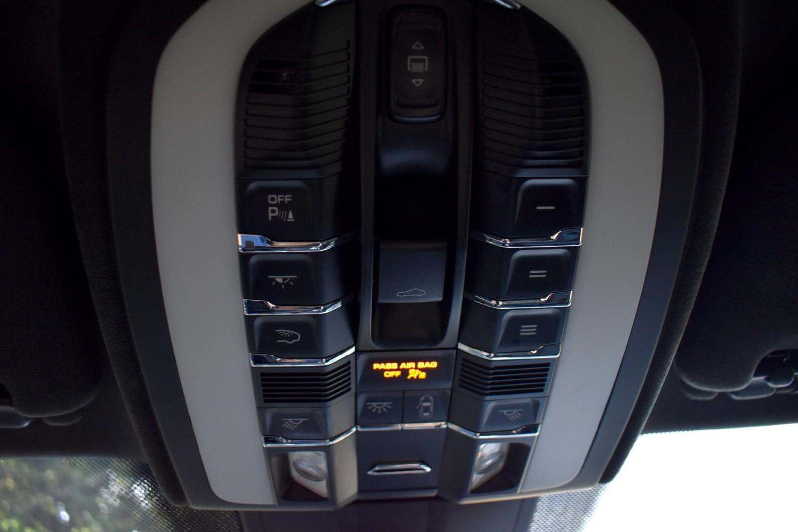 2014 Porsche Cayenne Turbo photo 22