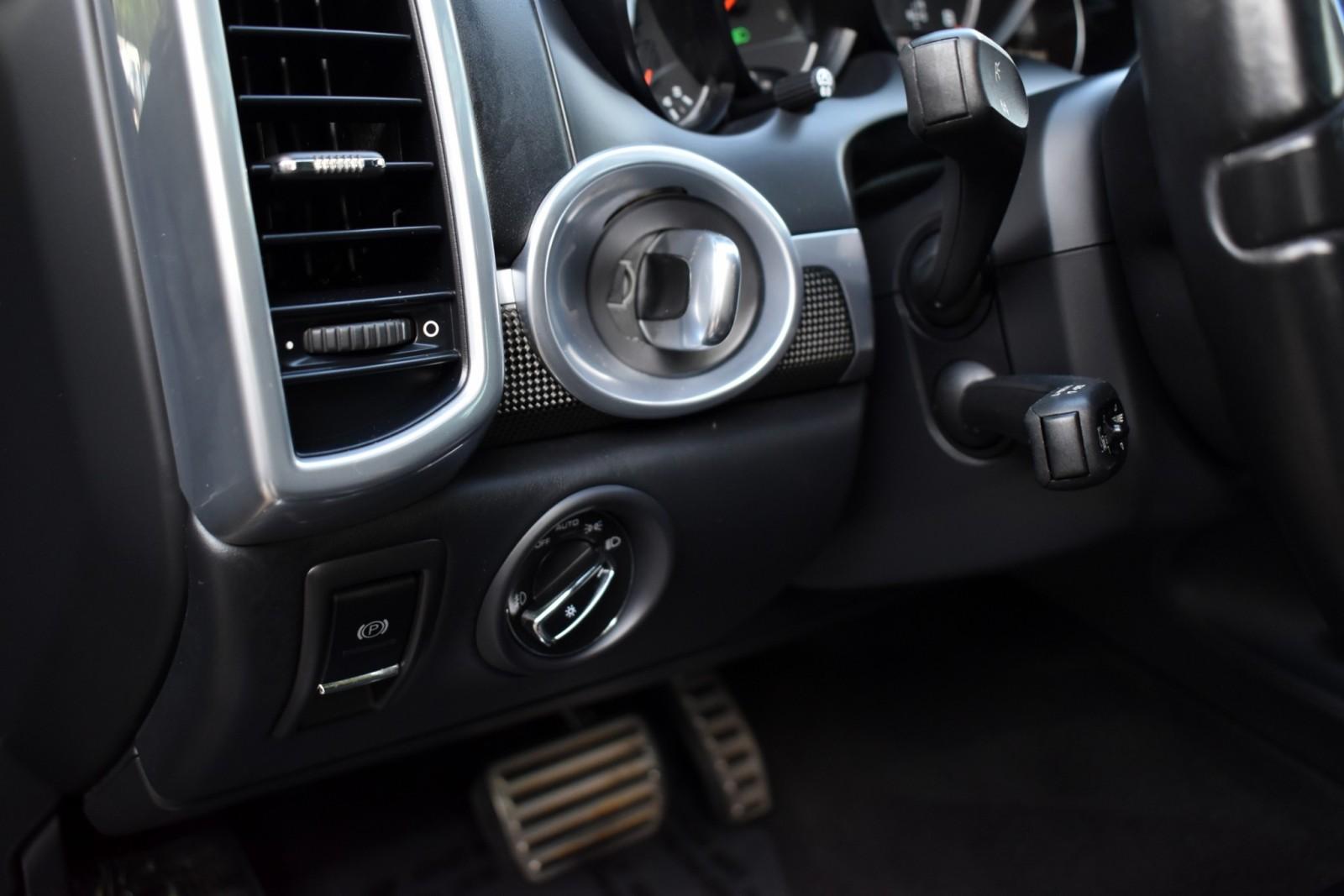 2014 Porsche Cayenne Turbo photo 24