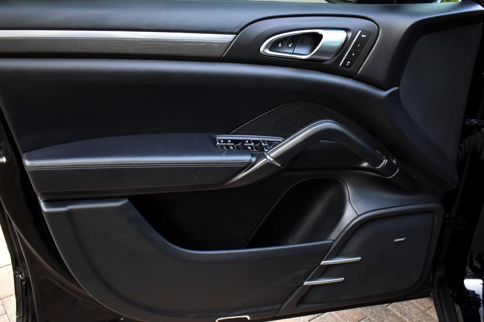 2014 Porsche Cayenne Turbo photo 25