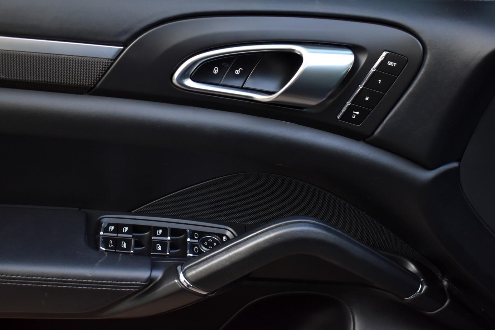 2014 Porsche Cayenne Turbo photo 26