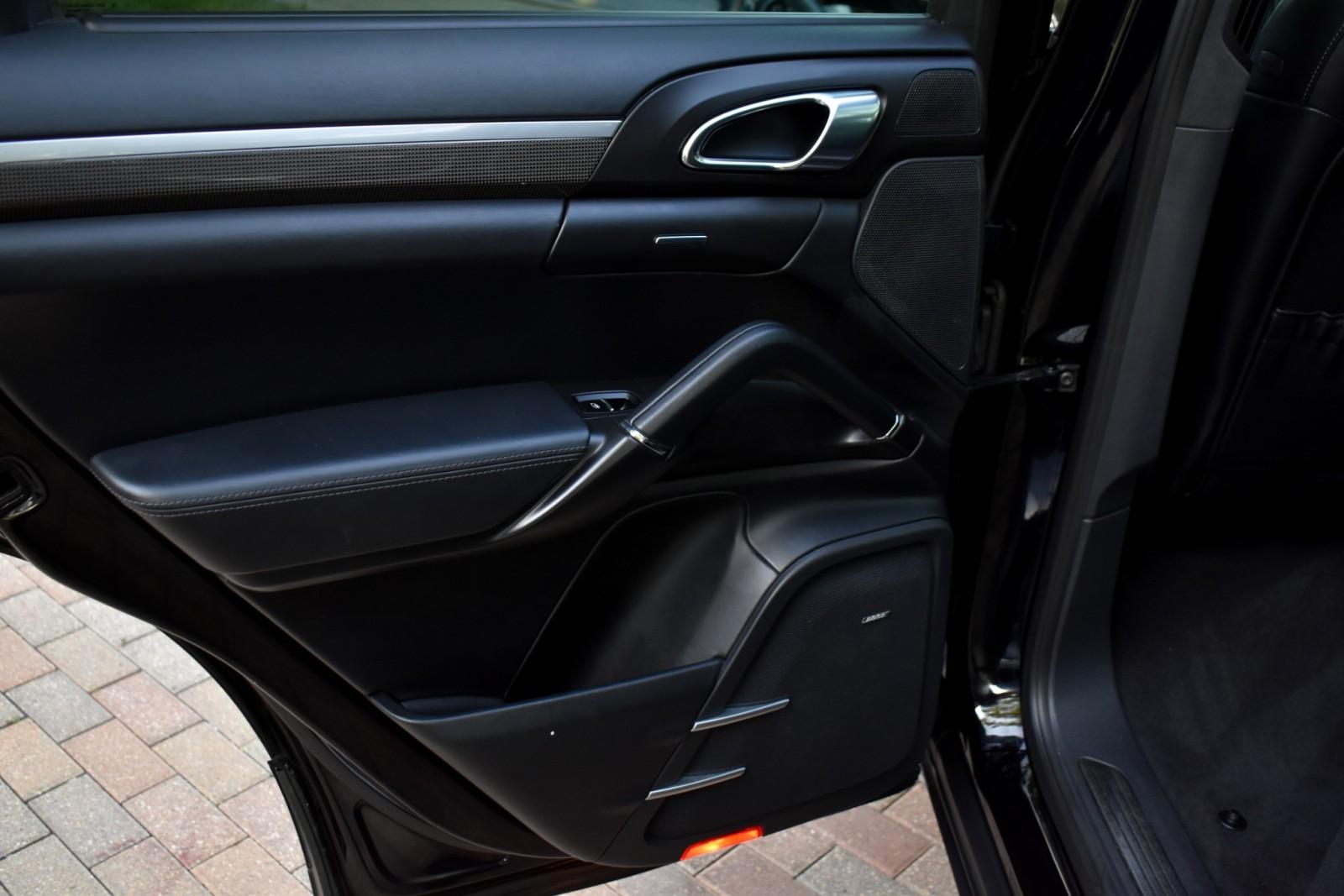 2014 Porsche Cayenne Turbo photo 31