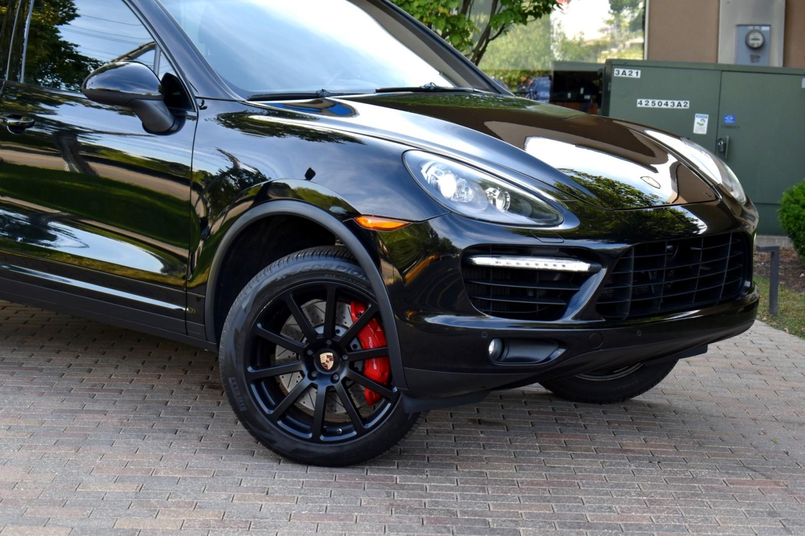 2014 Porsche Cayenne Turbo photo 2