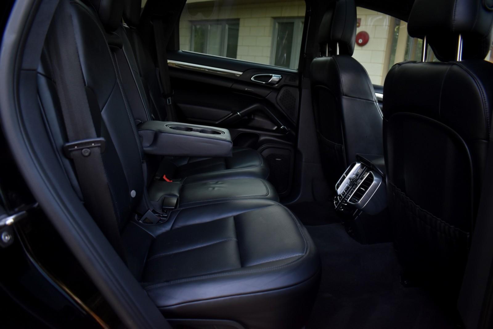 2014 Porsche Cayenne Turbo photo 38