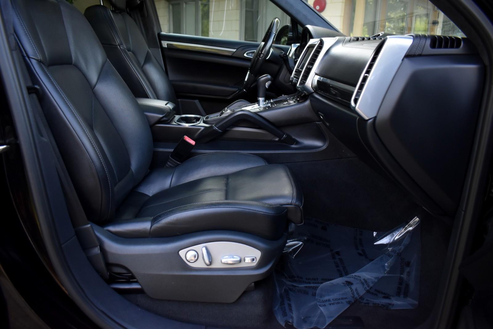 2014 Porsche Cayenne Turbo photo 43