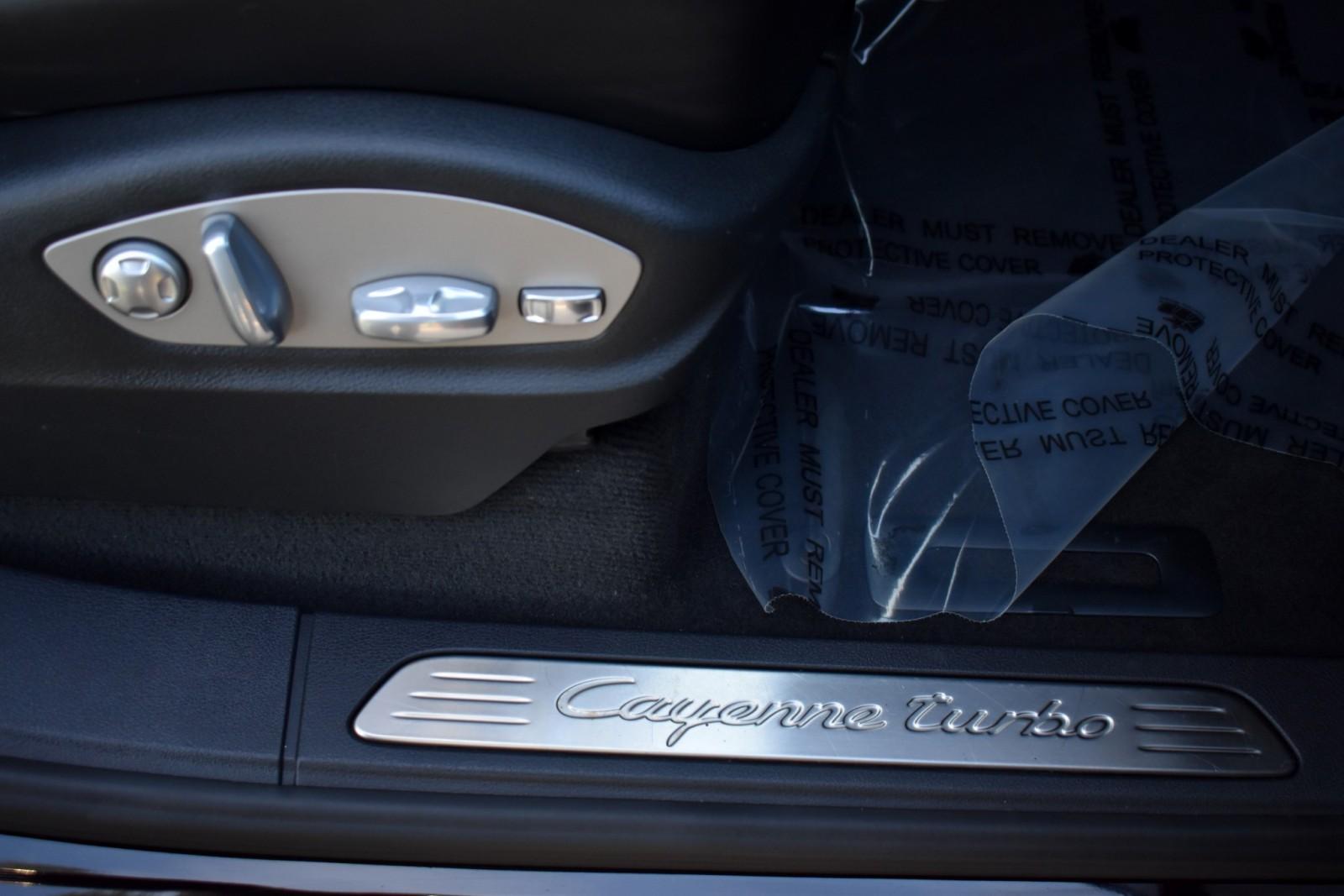 2014 Porsche Cayenne Turbo photo 44