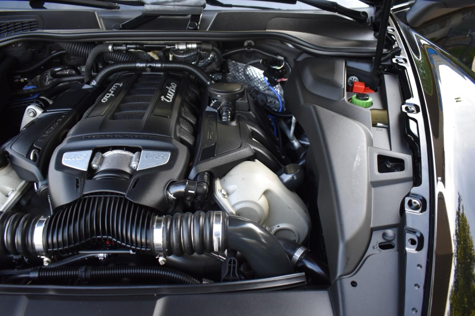 2014 Porsche Cayenne Turbo photo 50