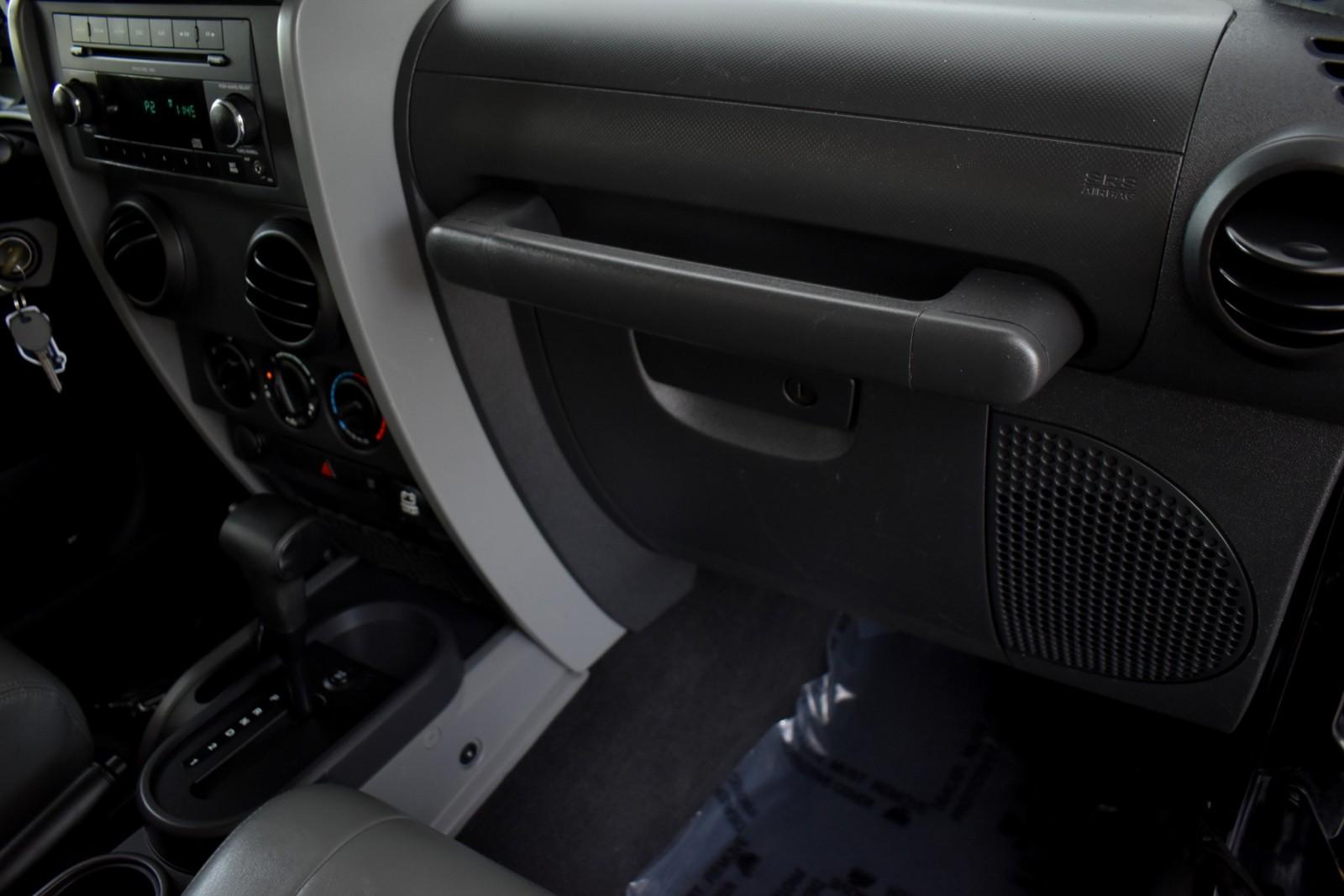 2009 Jeep Wrangler X photo 14