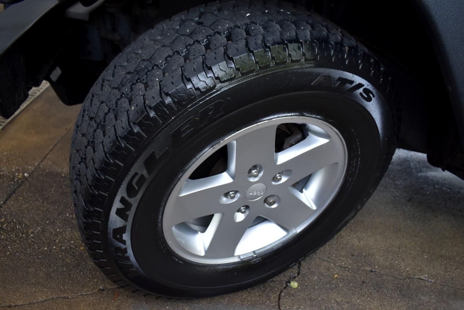 2009 Jeep Wrangler X photo 31