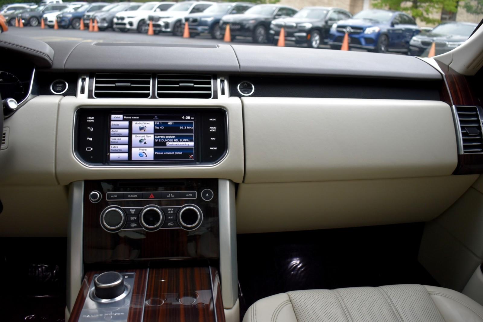 2014 Land Rover Range Rover HSE photo 16